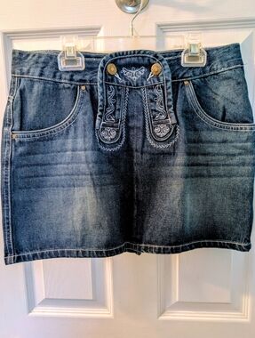 Der Waldschutz Austrian Embroidered Denim Skirt